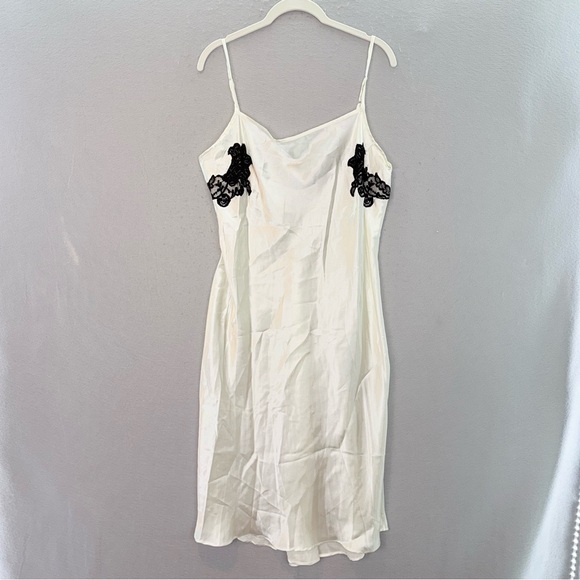 Natori Private Luxuries NWT women’s matching set nightgown Robe kimono sleeve M - Picture 8 of 11